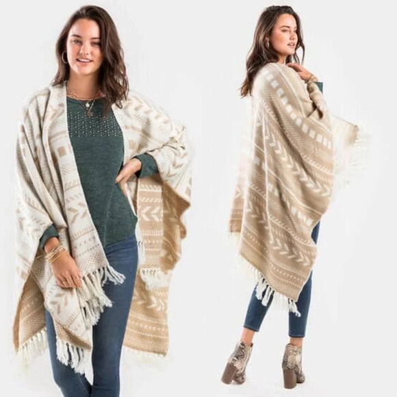 Francesca’s • Leslie Chevron Fringe Shawl - Picture 1 of 8